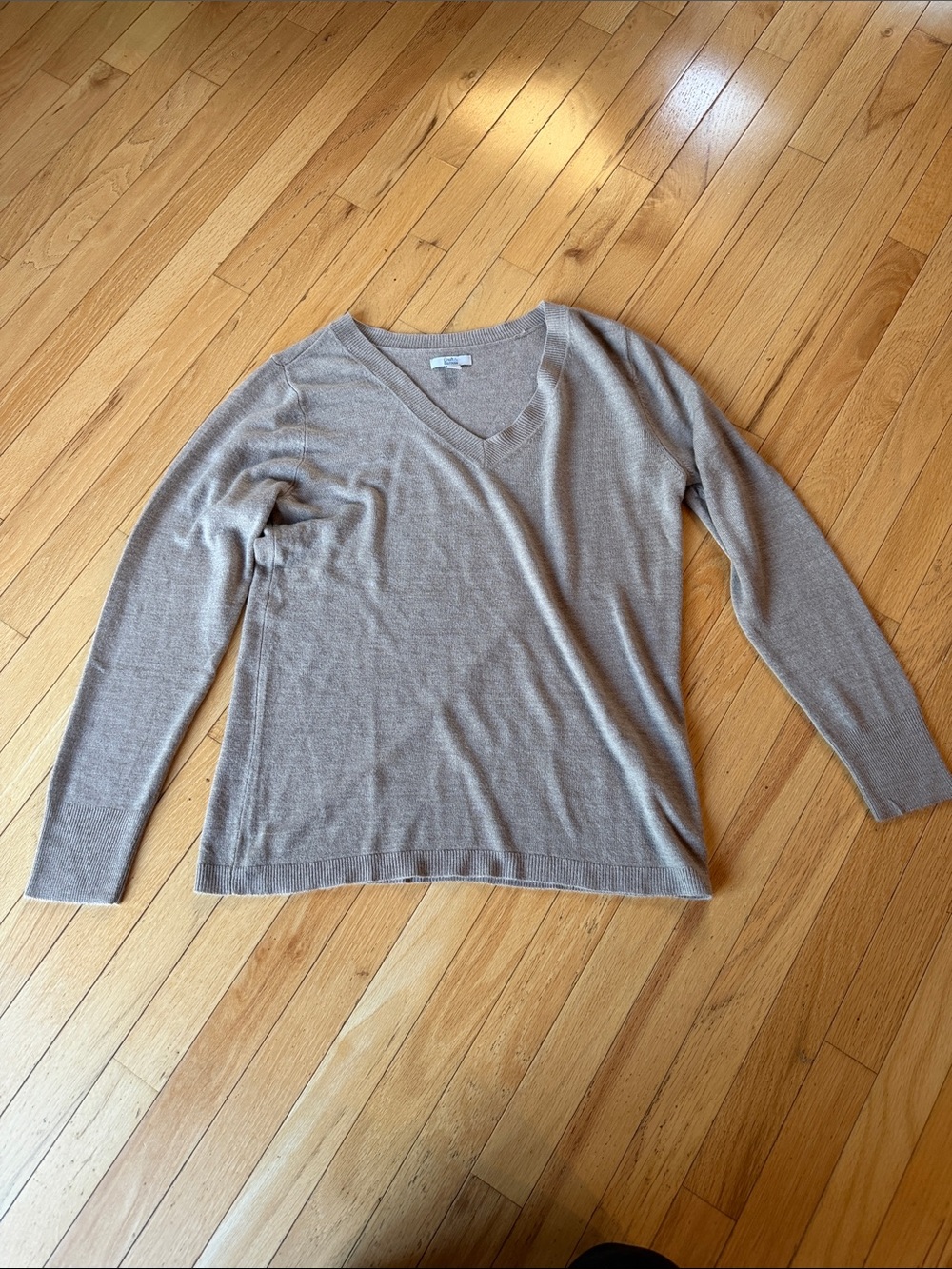 croft & barrow Women's V-Neck Sweater in Light Taupe